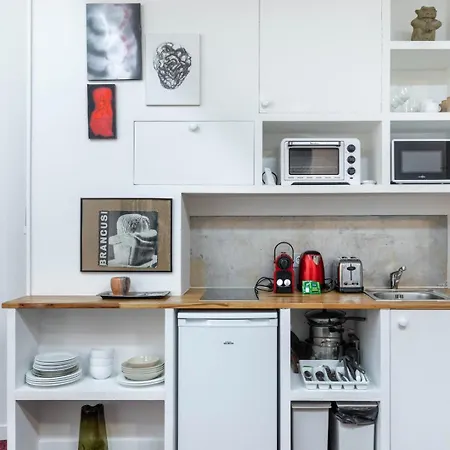 Guestready - Artist Loft With A Vertical Garden Daire Paris