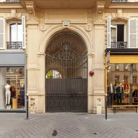 Daire Guestready - Artist Loft With A Vertical Garden