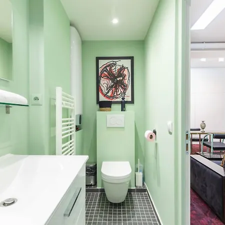 Guestready - Artist Loft With A Vertical Garden Παρίσι